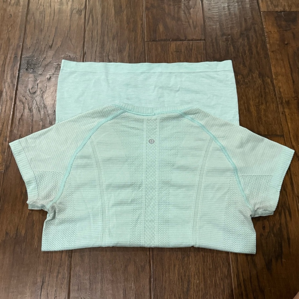 Lululemon swiftly tech short sleeve light blue size 4